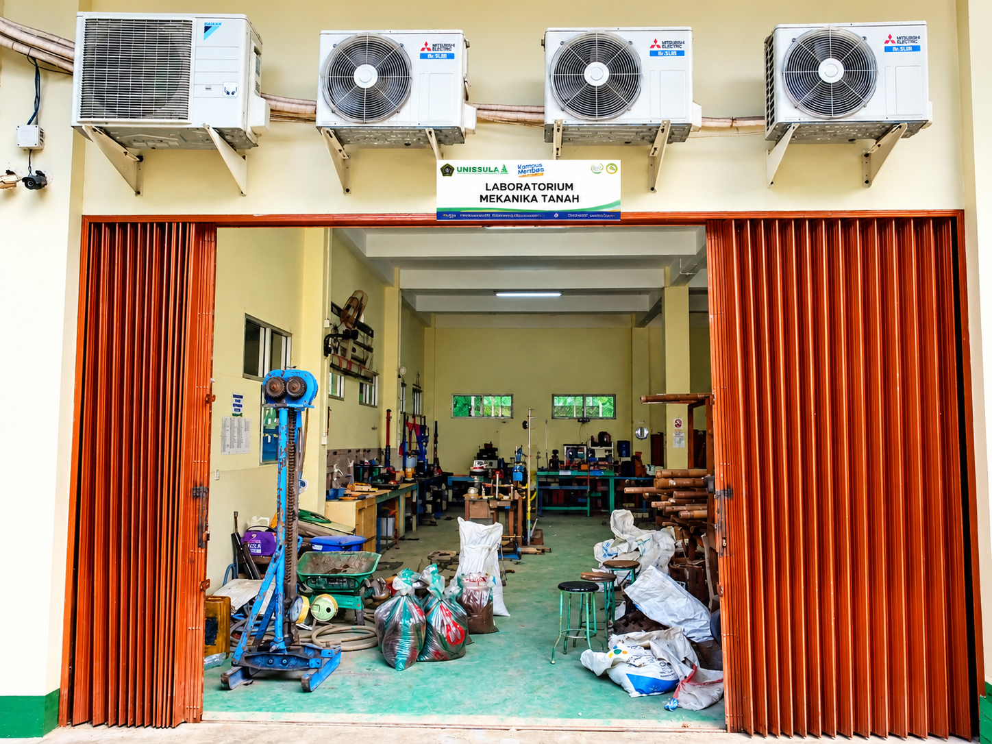Laboratorium Mekanika Tanah - Foto 1